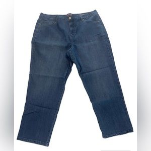 Gloria Vanderbilt dark wash denim Women’s size 18W Amanda jeans. 25” inseam